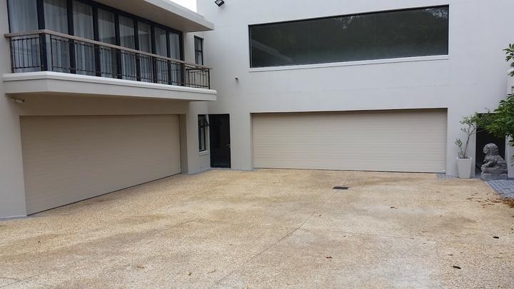 7.5m-wide Aluminium sectional overhead doors 7.5m-wide Aluminium sectional overhead doors
